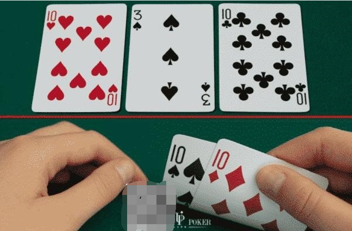 德州扑克：跟注后如何决定谁先行动？