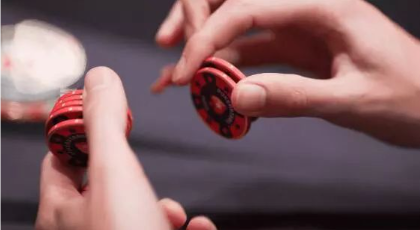 德州扑克中的JQ组合：策略与技巧解析